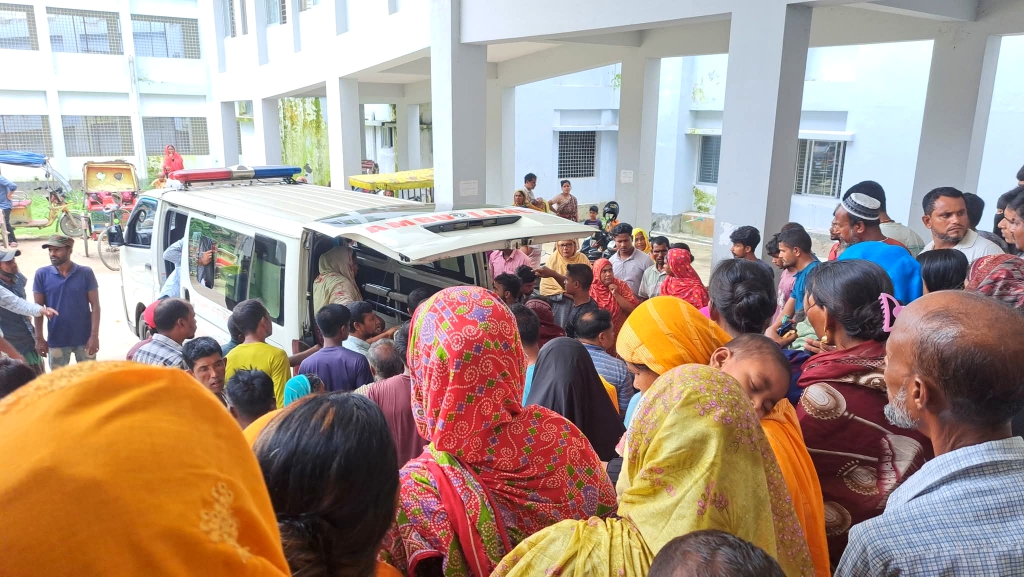 3 autorickshaw passengers killed after being hit by truck in Gobindaganj