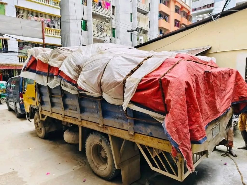 Driver and pickup arrested while trying to smuggle TCB goods illegally at night in Savar