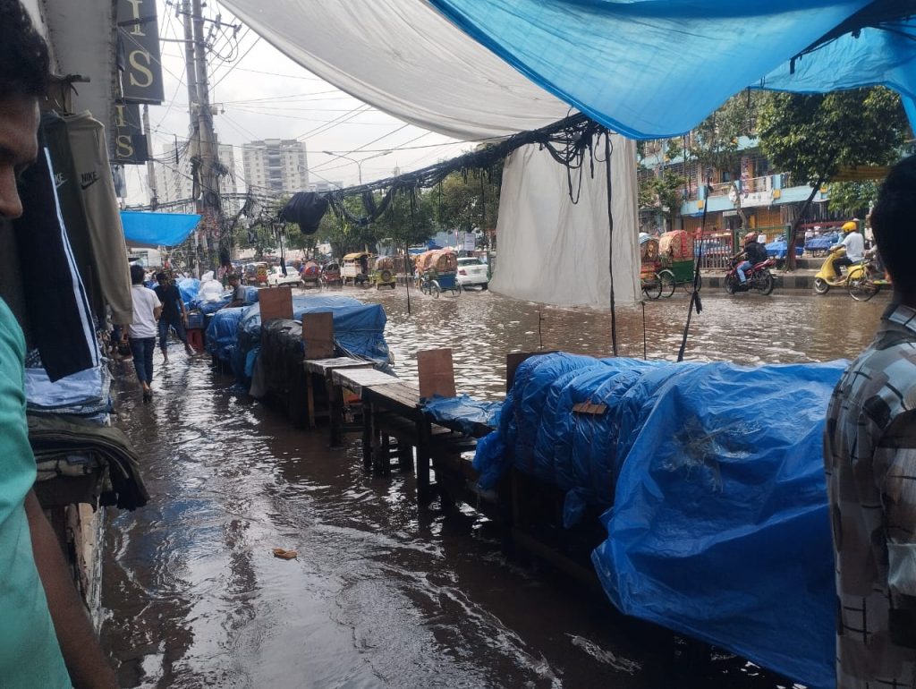 Road in front of Dhaka College flooded due to light rain, students and businessmen in distress