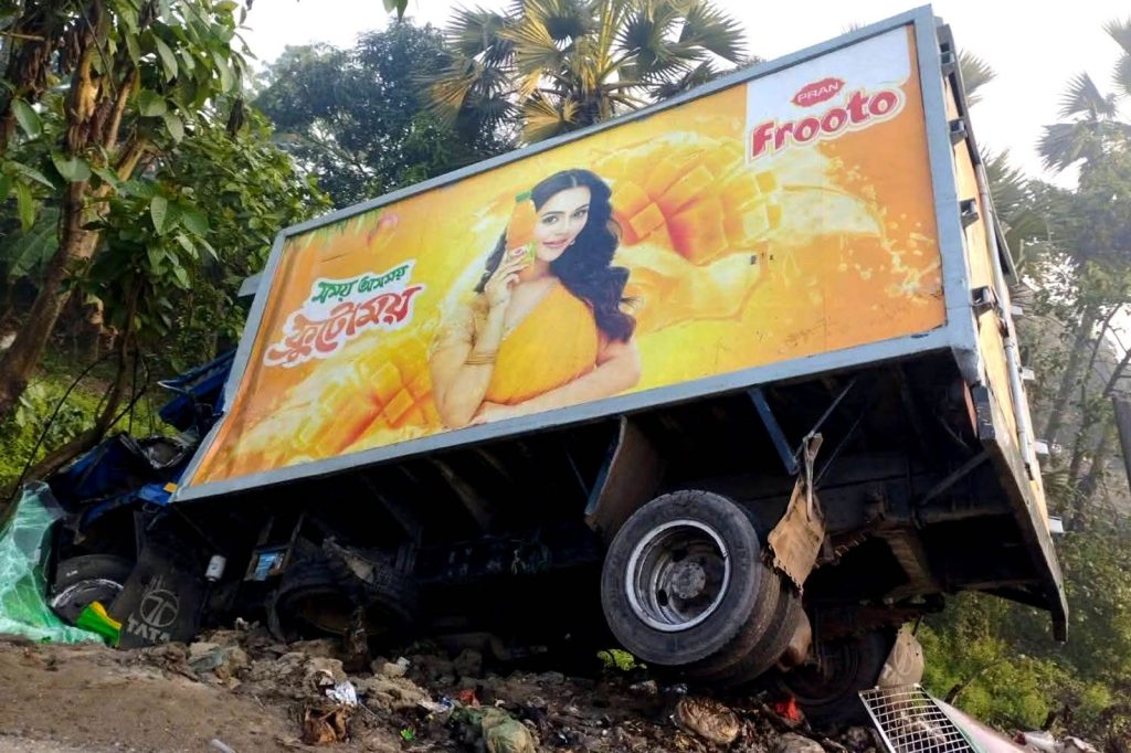1 killed, 4 injured in road accident in Kaliganj, Gazipur
